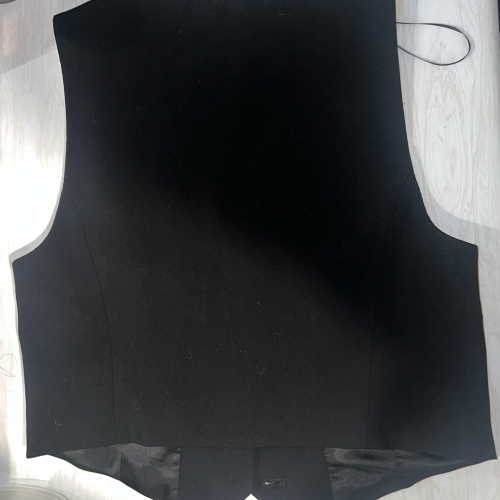BLACK VEST - Picture 2 of 3
